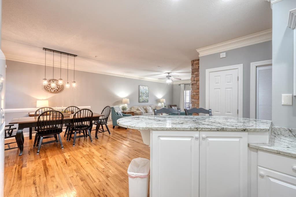 112 Glen Eagle Ct D202, Clayton GA 30525 - Photo