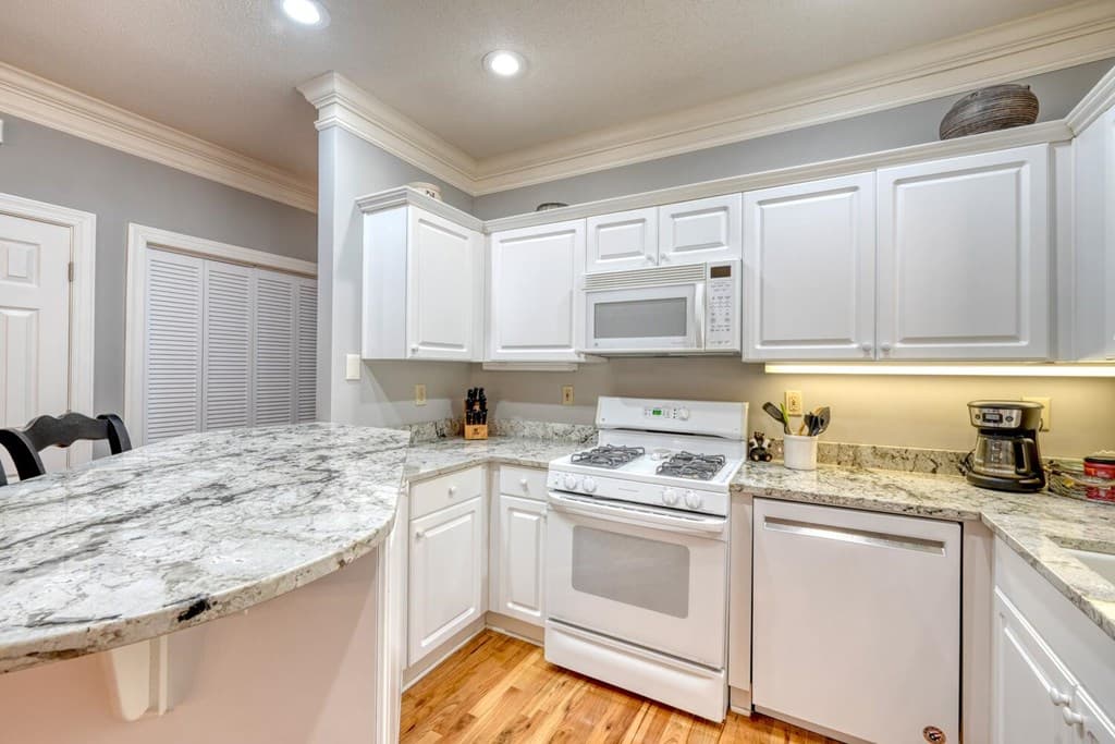112 Glen Eagle Ct D202, Clayton GA 30525 - Photo