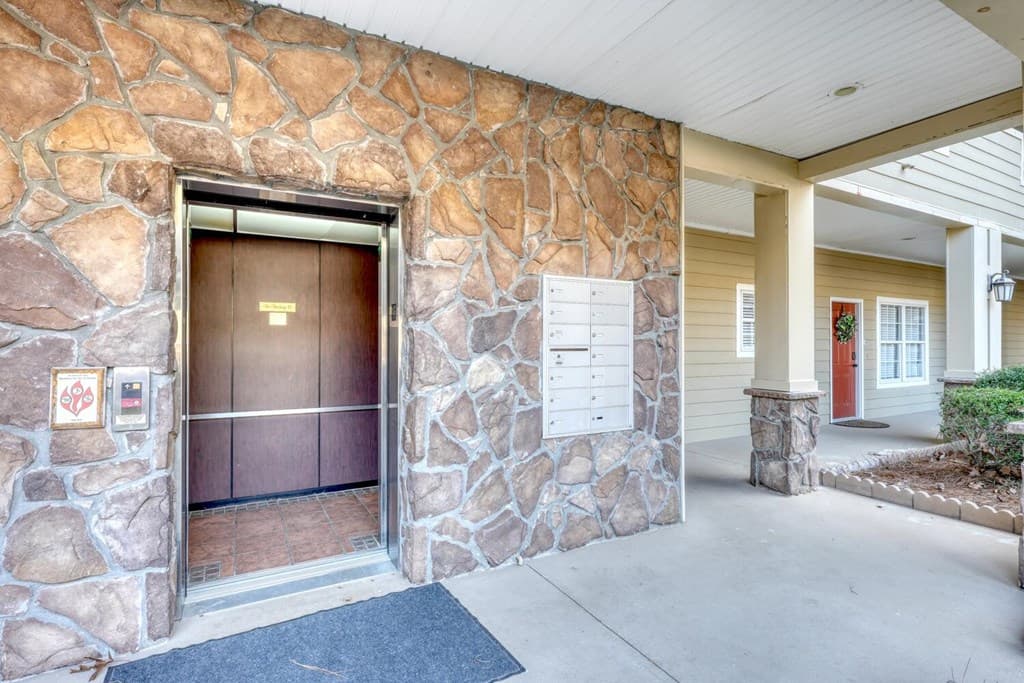 92 Glen Eagle Ct B303, Clayton GA 30525 - Photo