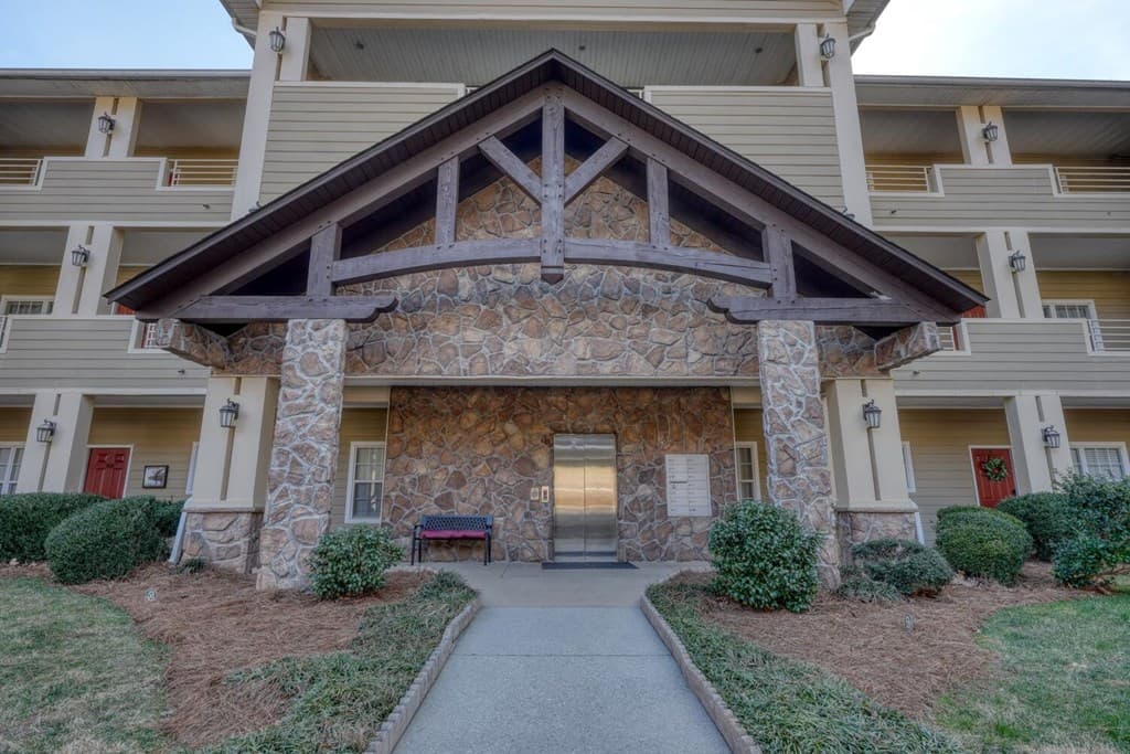 92 Glen Eagle Ct B303, Clayton GA 30525 - Photo