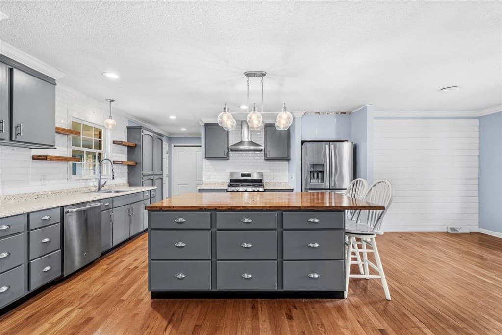 527 E Austin Dr, Chatsworth GA 30705 - Photo