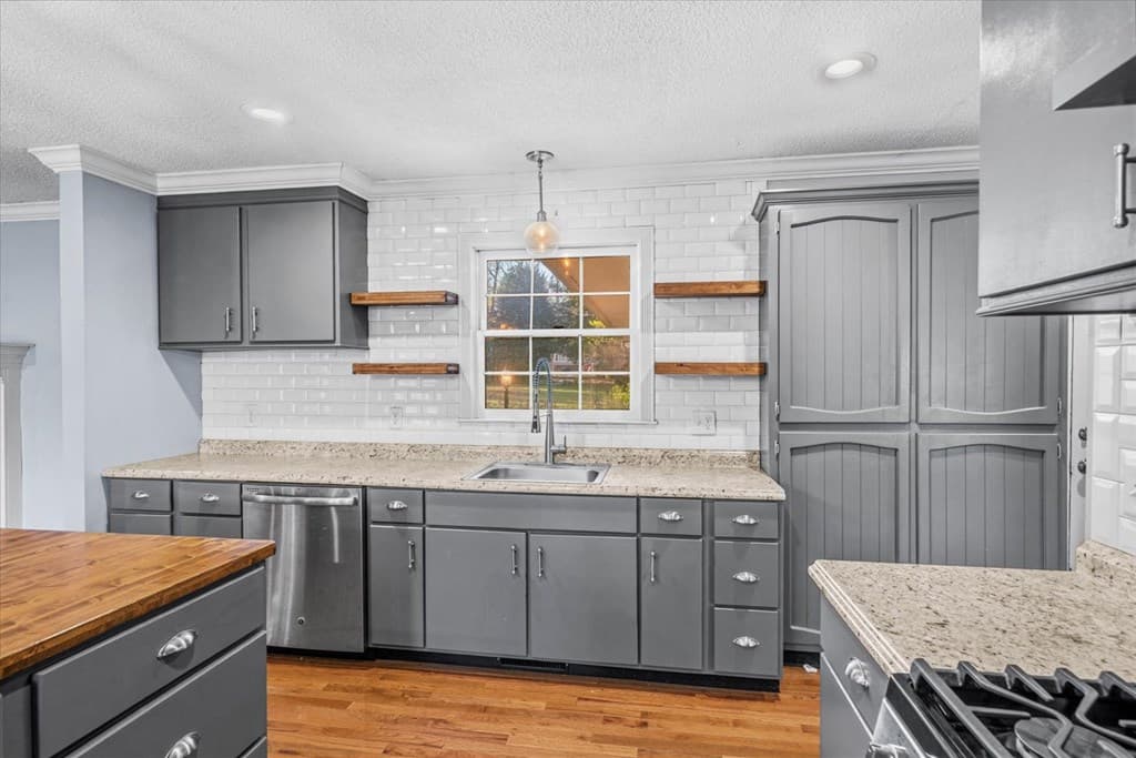 527 E Austin Dr, Chatsworth GA 30705 - Photo