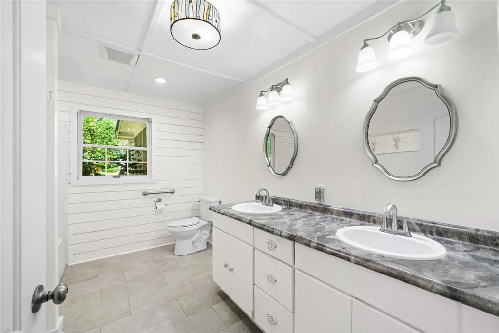 527 E Austin Dr, Chatsworth GA 30705 - Photo