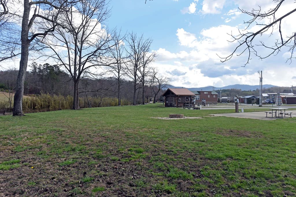 221 Golden Nugget, Blairsville GA 30512 - Photo