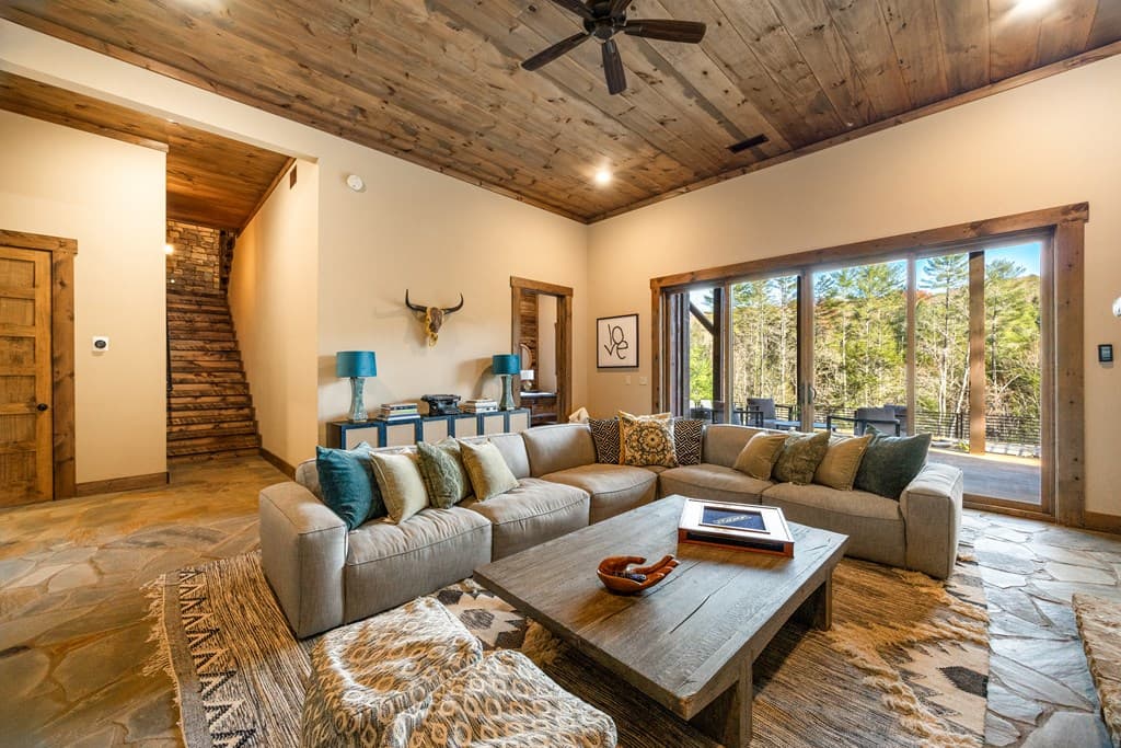450 Miracle Lane, Blue Ridge GA 30513 - Photo
