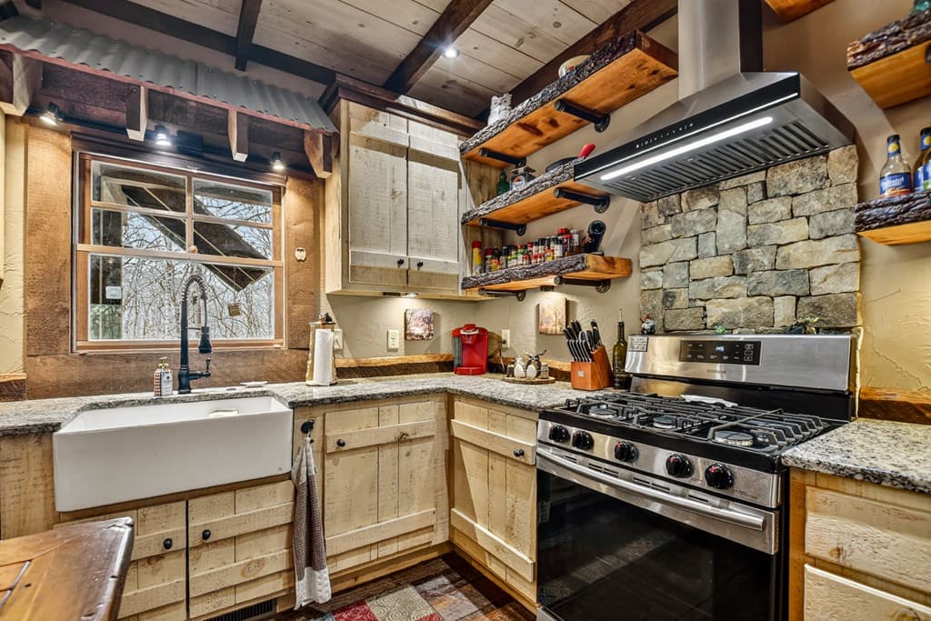 389 Toccoa Preserve Lane, Blue Ridge GA 30513 - Photo