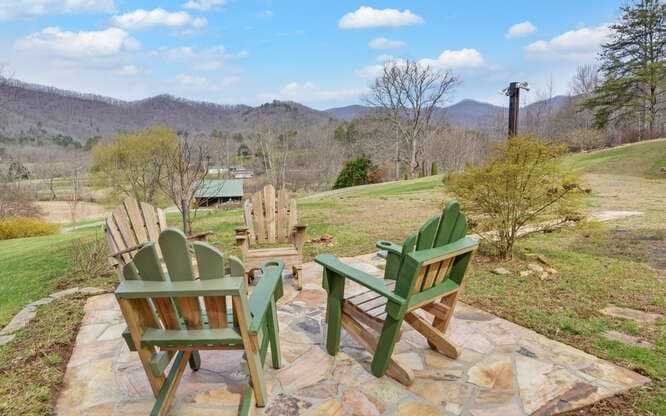 685 Barefoot Road, Hiawassee GA 30546 - Photo