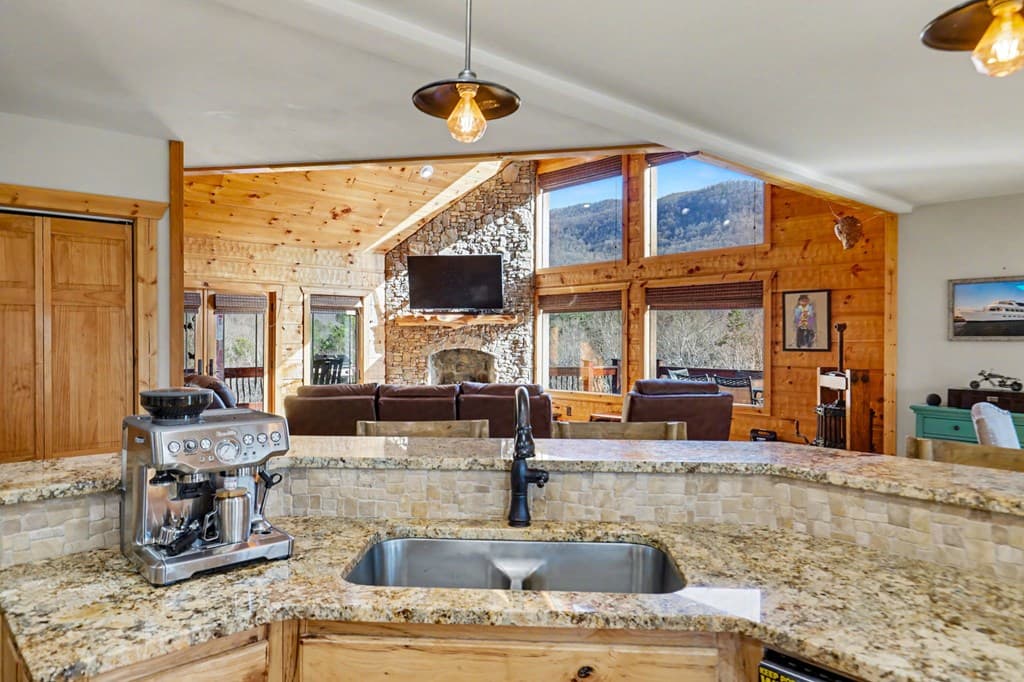 4760 Anderson Road, Hiawassee GA 30546 - Photo
