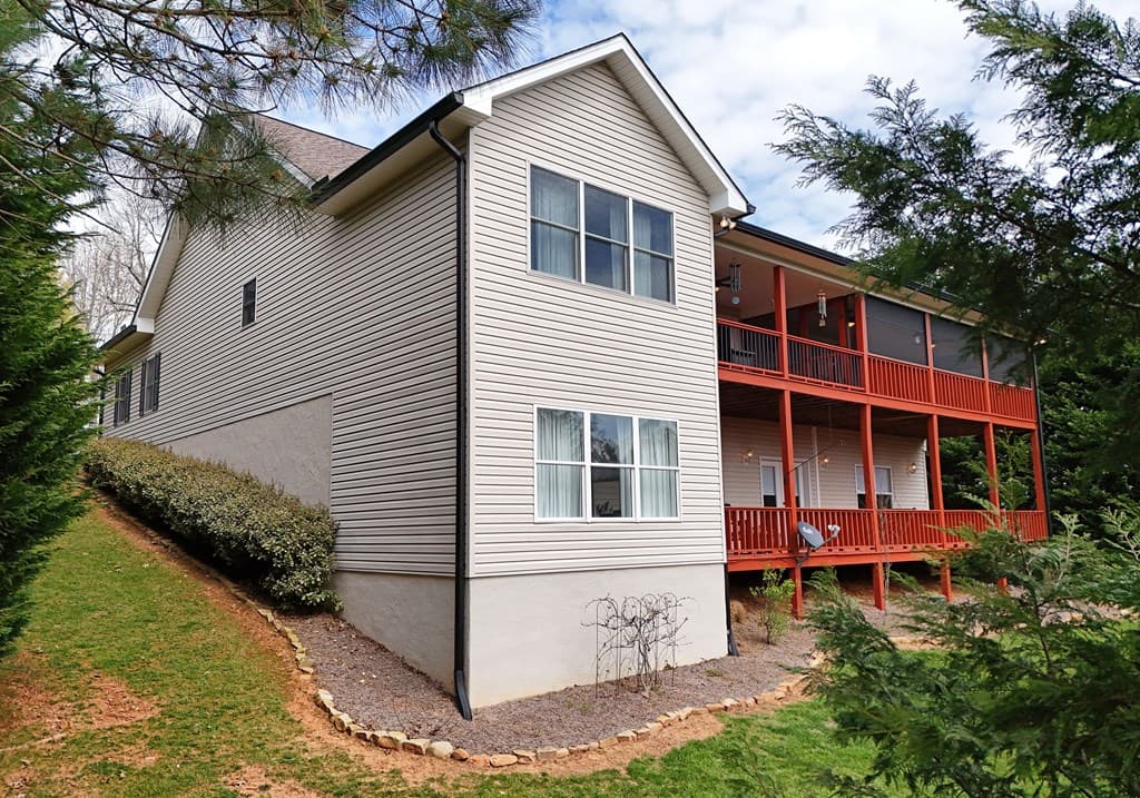 135 W Longview Drive, Blairsville GA 30512 - Photo