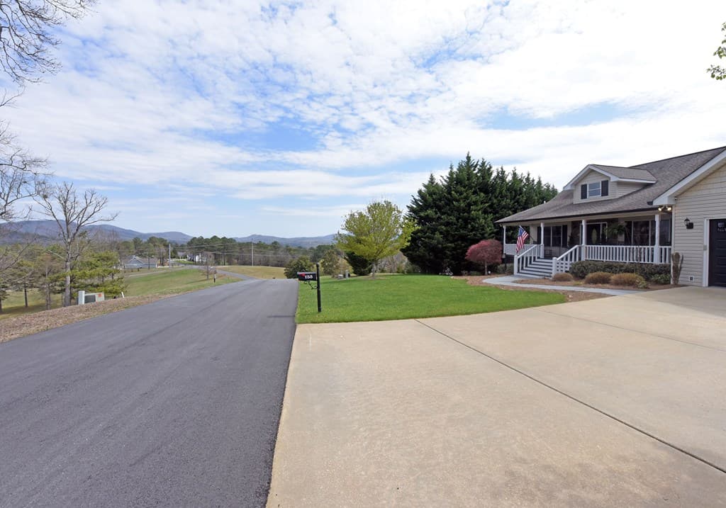 135 W Longview Drive, Blairsville GA 30512 - Photo