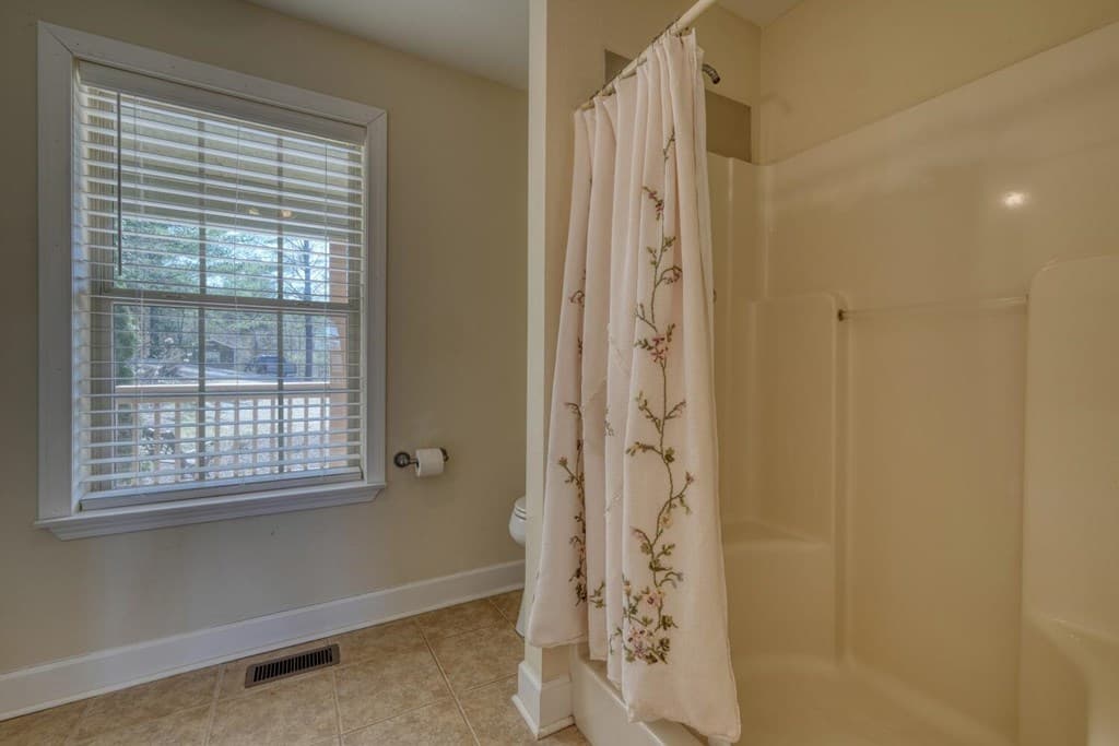 6129 Ruth Drive, Young Harris GA 30512 - Photo