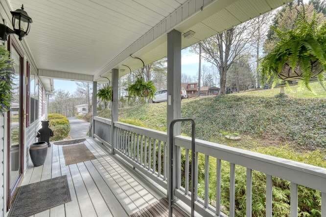 228 Brookhaven Drive, Blairsville GA 30512 - Photo