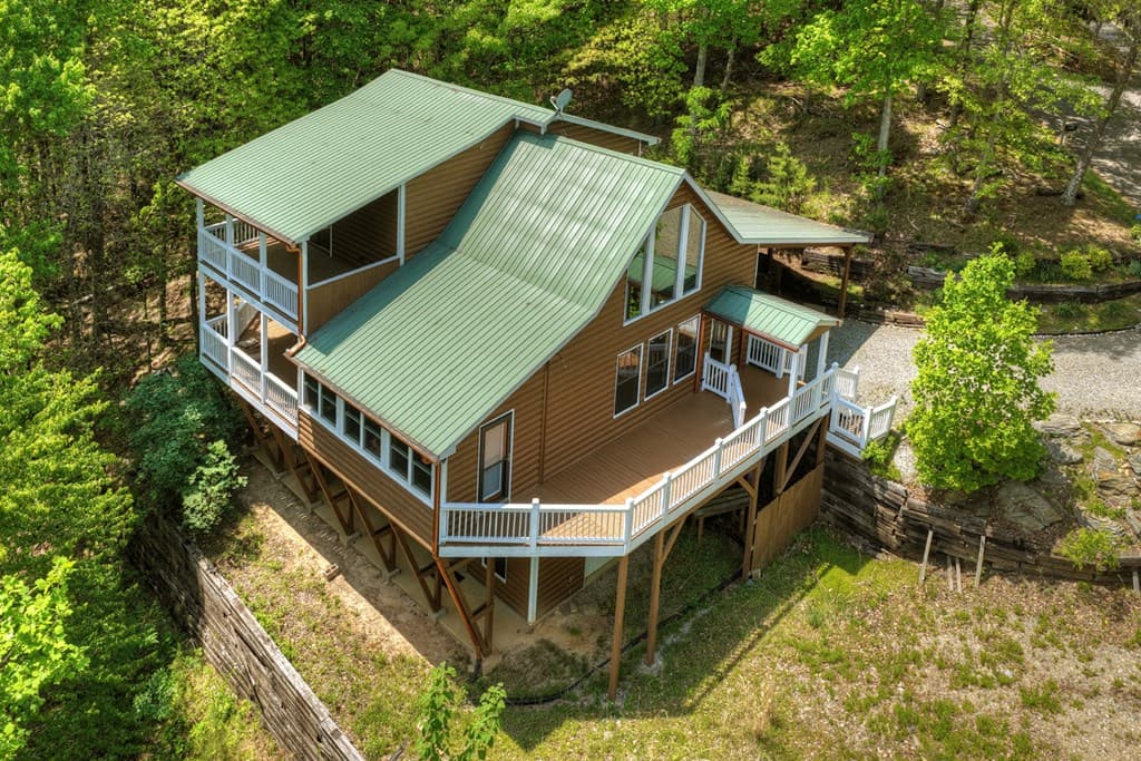 222 Mountain Hideaway Lane, Blue Ridge GA 30513 - Photo