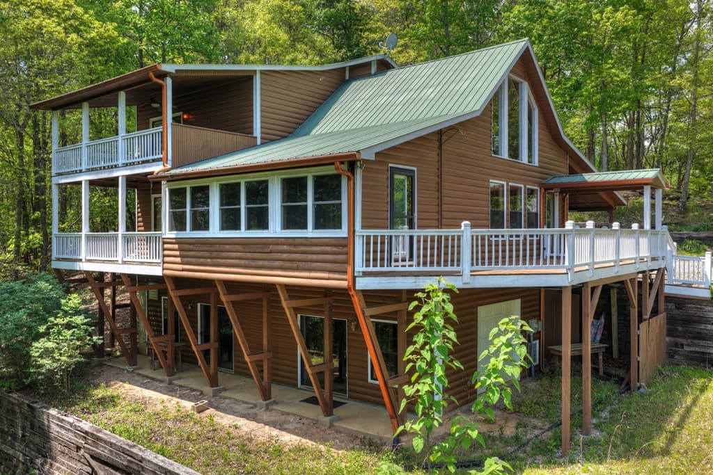 222 Mountain Hideaway Lane, Blue Ridge GA 30513 - Photo