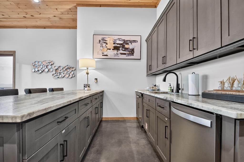 472 Overlook Drive, Blue Ridge GA 30513 - Photo