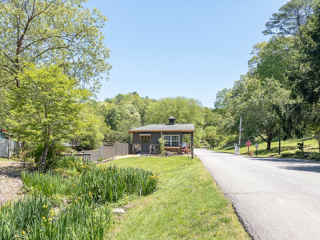 421 Sleepy Hollow Drive, Murphy NC 28906 - Photo