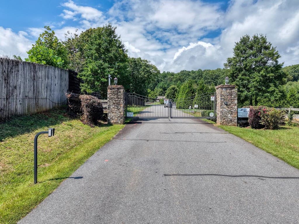 124 Meadow Brooke Lane, Young Harris GA 30582 - Photo