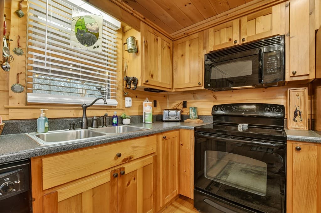 111 Roaring Creek Road, Epworth GA 30541 - Photo