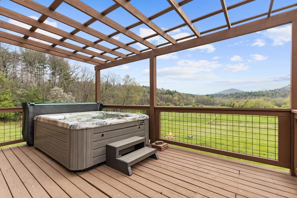 95 Hickory Avenue, Blue Ridge GA 30513 - Photo
