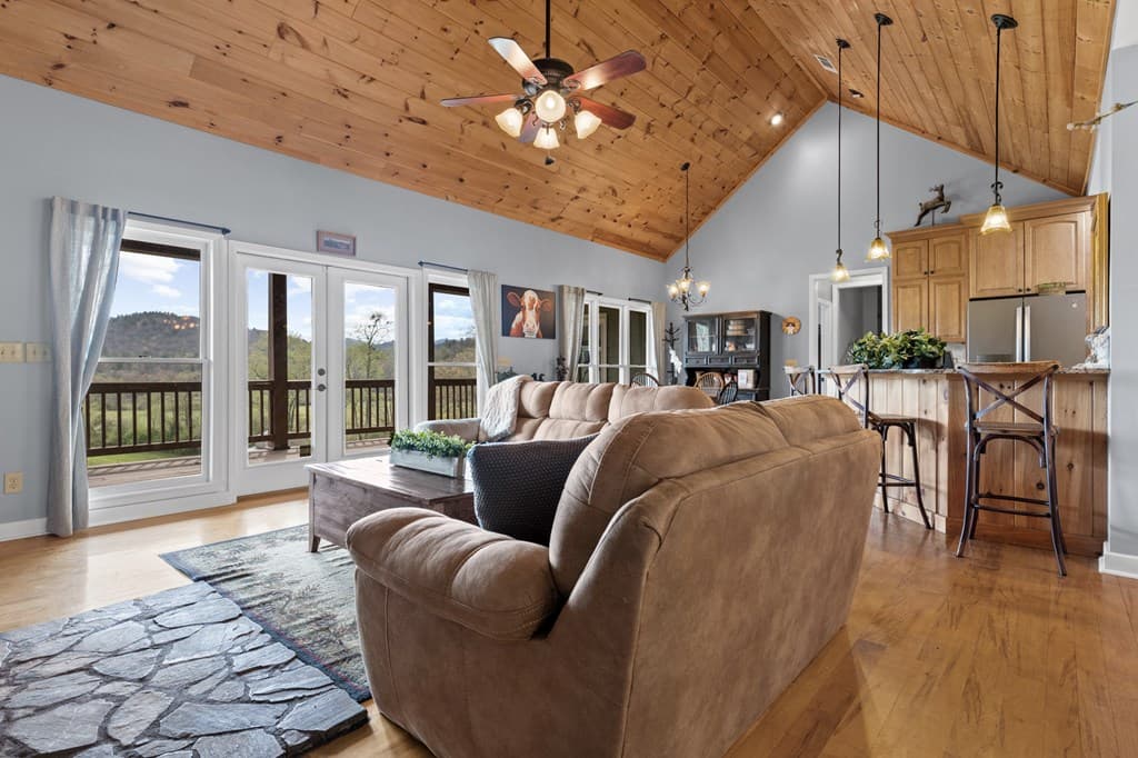 95 Hickory Avenue, Blue Ridge GA 30513 - Photo