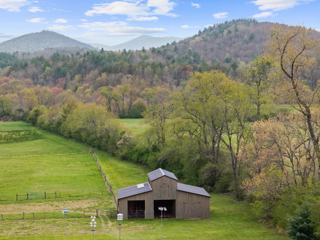 95 Hickory Avenue, Blue Ridge GA 30513 - Photo