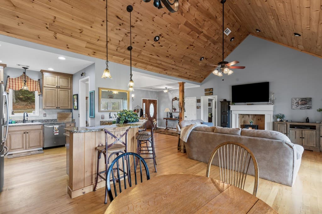 95 Hickory Avenue, Blue Ridge GA 30513 - Photo