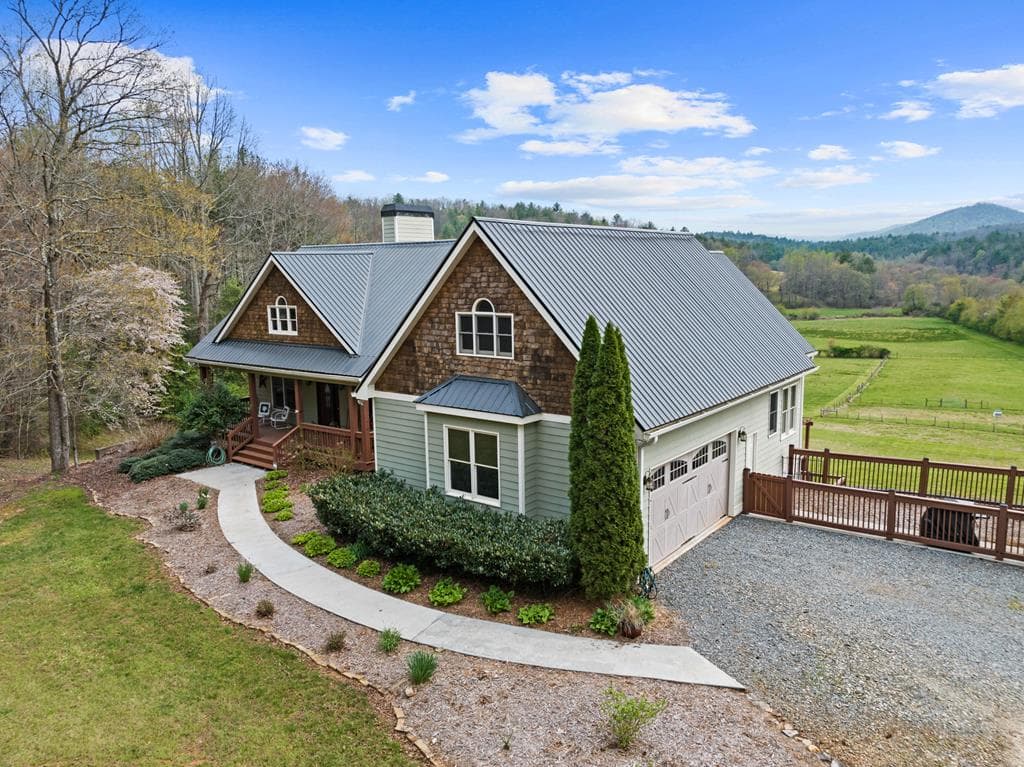 95 Hickory Avenue, Blue Ridge GA 30513 - Photo