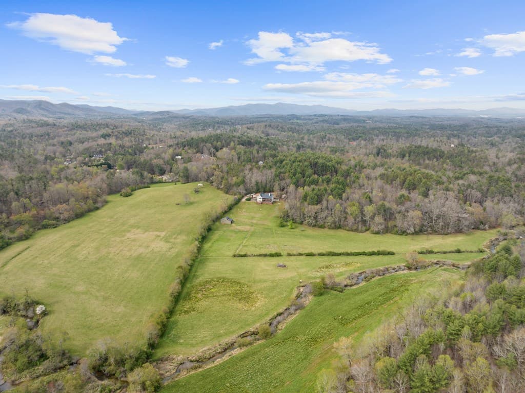 95 Hickory Avenue, Blue Ridge GA 30513 - Photo
