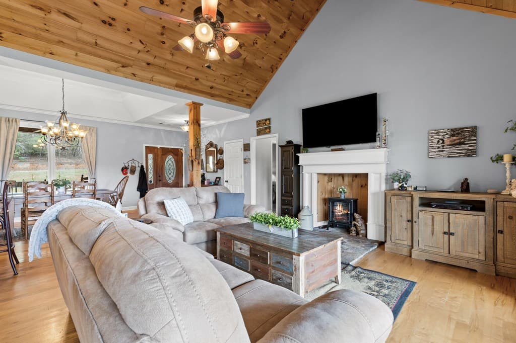 95 Hickory Avenue, Blue Ridge GA 30513 - Photo