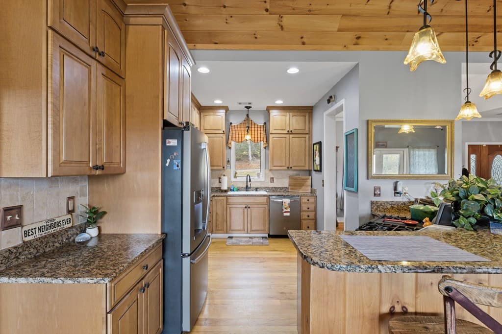 95 Hickory Avenue, Blue Ridge GA 30513 - Photo