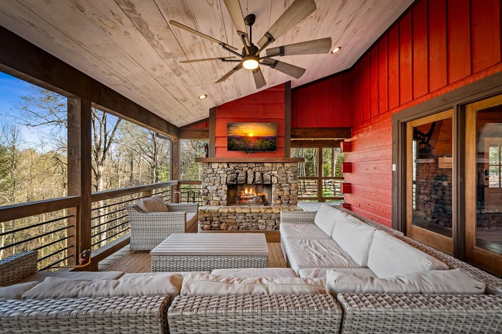 127 Twin Creeks Road, Blue Ridge GA 30541 - Photo