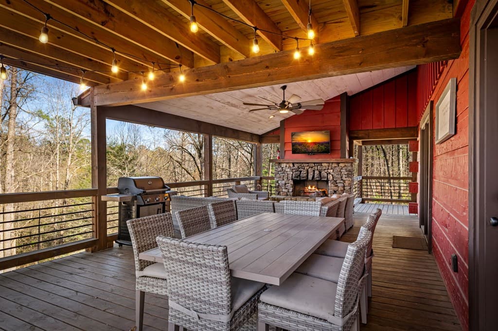 127 Twin Creeks Road, Blue Ridge GA 30541 - Photo