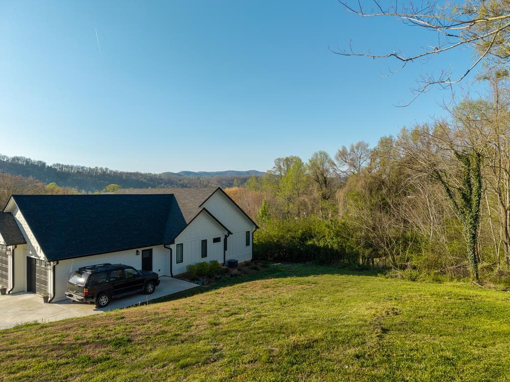 291 E Second Street, Blue Ridge GA 30513 - Photo