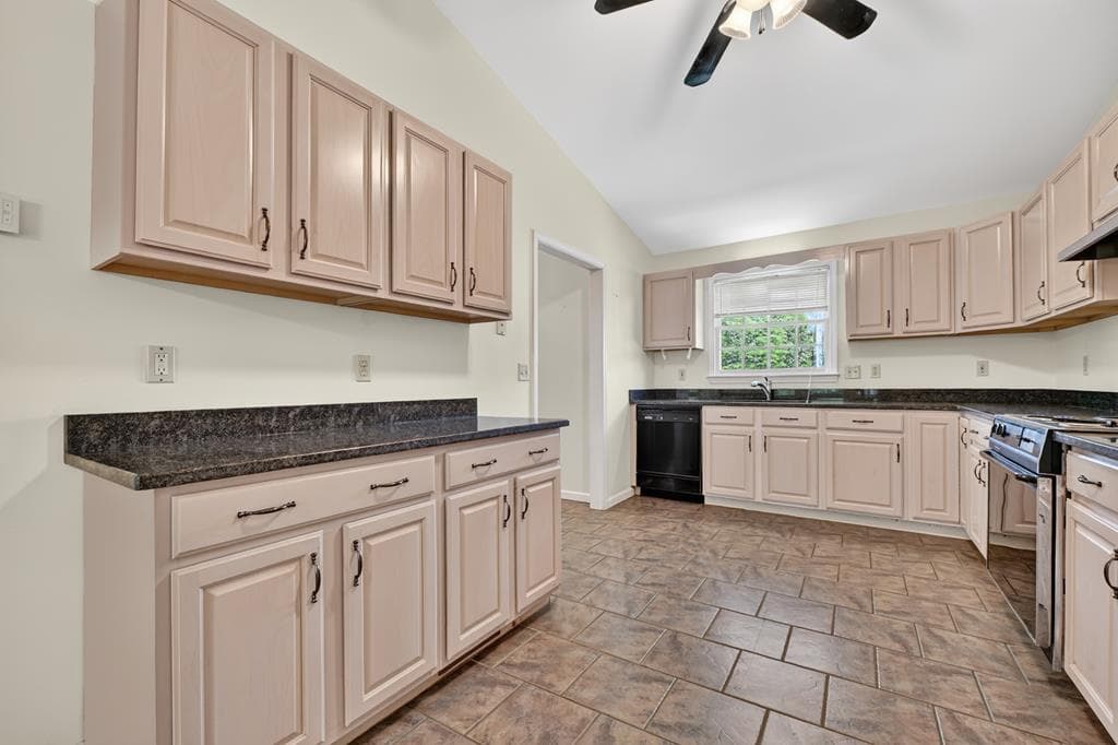 380 Lavista Drive, Blue Ridge GA 30513 - Photo