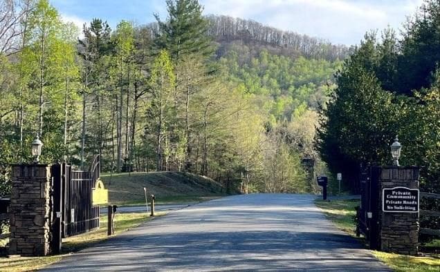 102 Badger Road, Blairsville GA 30512 - Primary photo