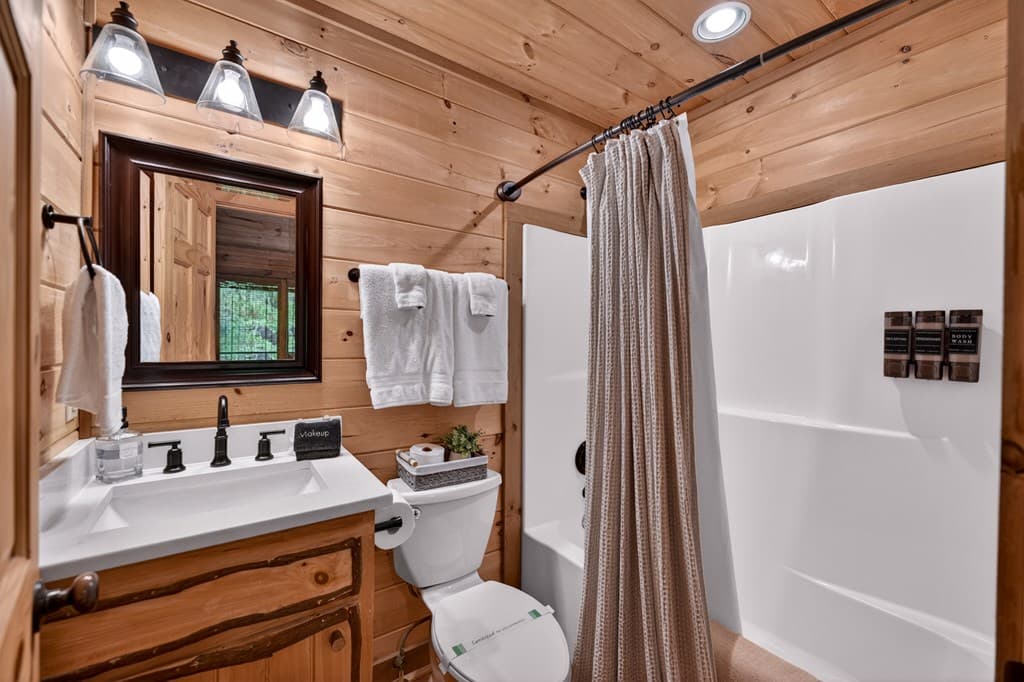 564 Weaver Creek Lane, Blue Ridge GA 30513 - Photo