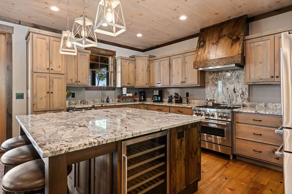 802 Overlook Drive, Blue Ridge GA 30513 - Photo