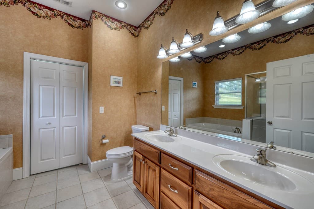 1647E Lakeview Drive, Young Harris GA 30582 - Photo