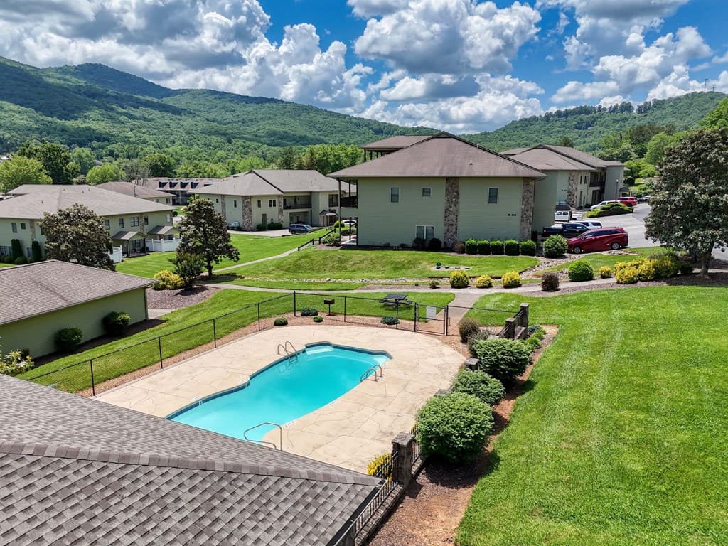 1647E Lakeview Drive, Young Harris GA 30582 - Photo
