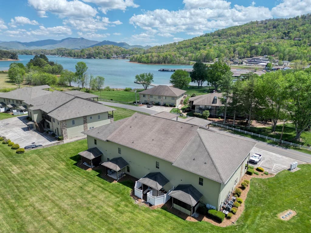 1647E Lakeview Drive, Young Harris GA 30582 - Photo