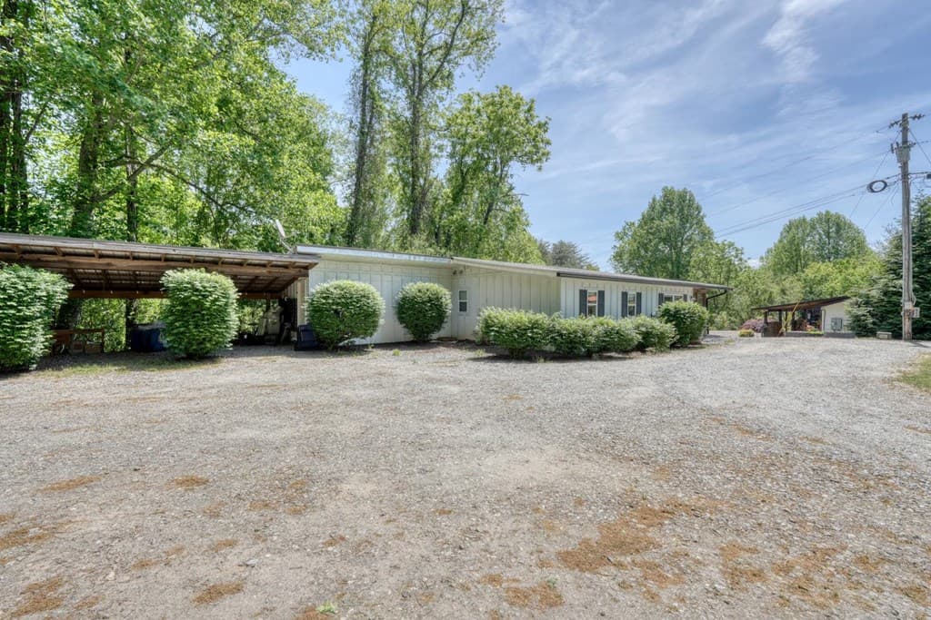 710 Town Mountain Road, Hayesville NC 28904 - Photo