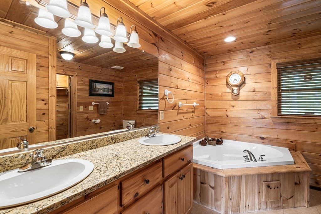 447 Creekmont Drive, Blairsville GA 30512 - Photo