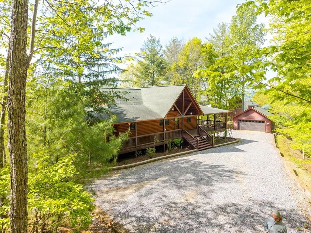 447 Creekmont Drive, Blairsville GA 30512 - Photo