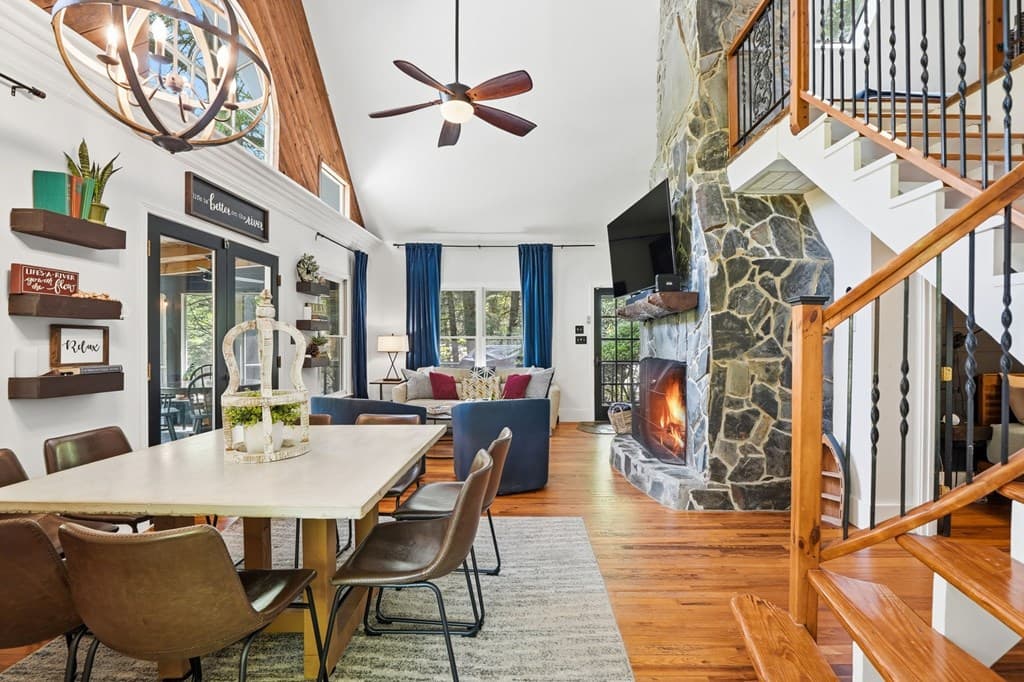 906 Riverside Lane, Blue Ridge GA 30513 - Photo