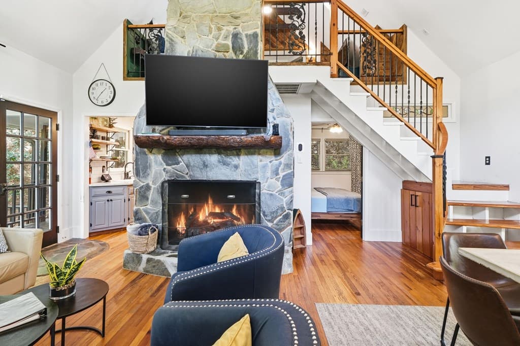 906 Riverside Lane, Blue Ridge GA 30513 - Photo