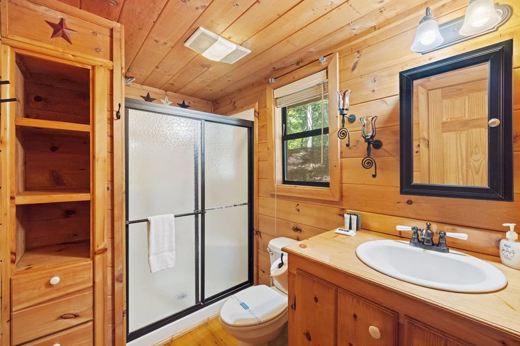 129 N Cherokee Drive, Blue Ridge GA 30513 - Photo