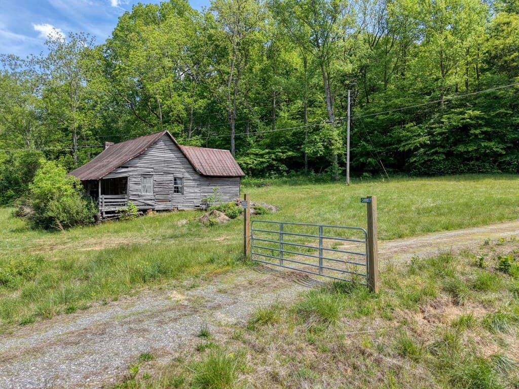 4706 Swallows Creek Road, Hiawassee GA 30546 - Photo