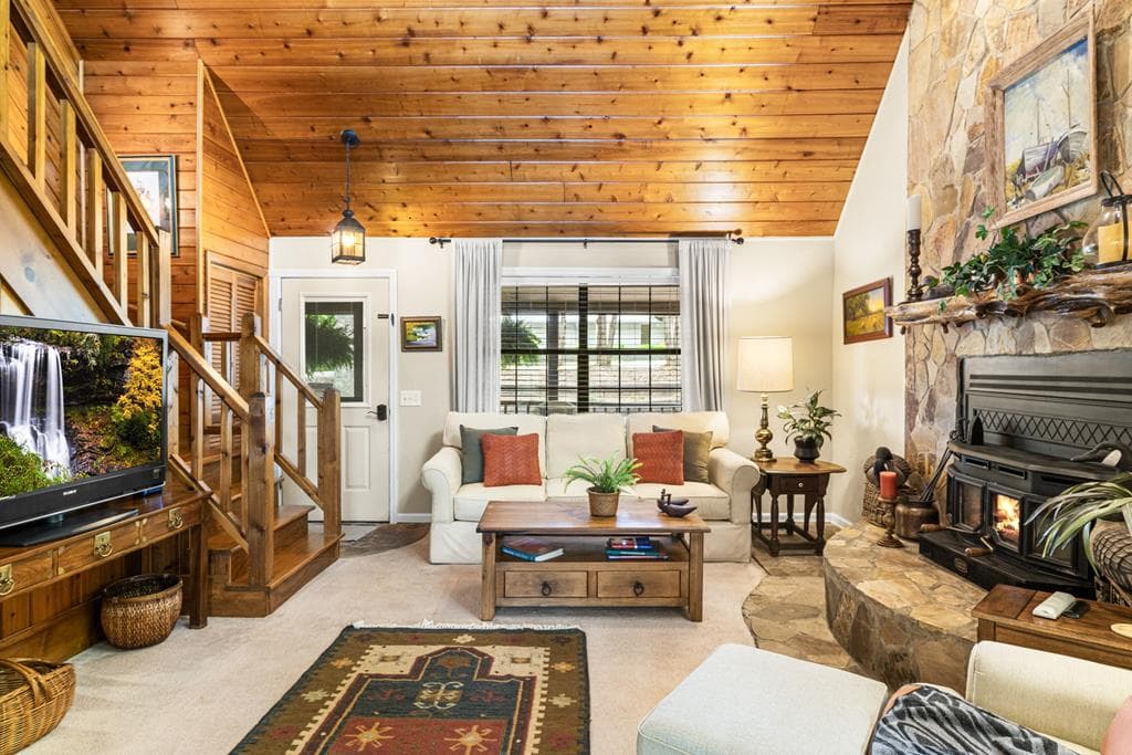 219 Lakeview Dr, Hayesville NC 28904 - Photo