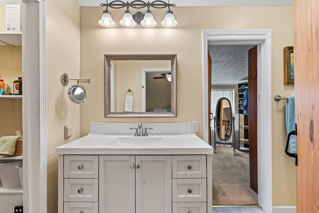 219 Lakeview Dr, Hayesville NC 28904 - Photo