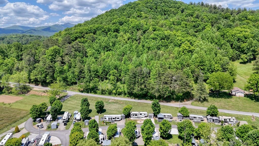 132 Heavenly Drive, Blairsville GA 30512 - Photo